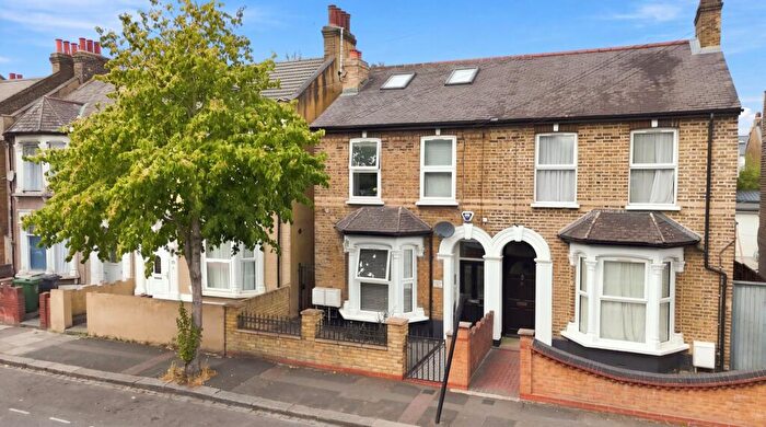 2 Bedroom Flat For Sale In Tyndall Road, Leyton, E10