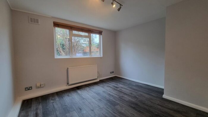 1 Bedroom Flat To Rent In Finsbury Park Road, London, N4