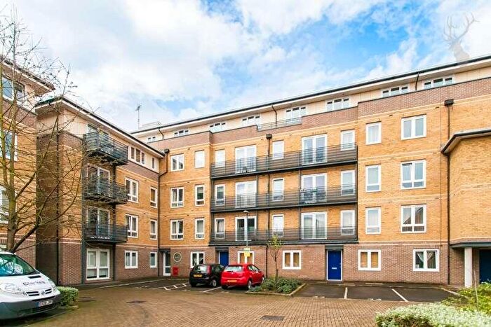 2 Bedroom Apartment To Rent In Rosegate House, Bow, London, E3