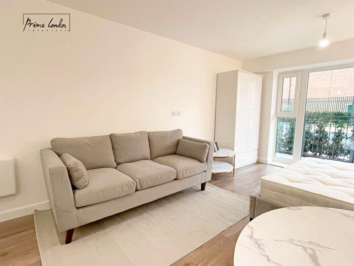 Studio To Rent In Fairbank House, Beaufort Square, NW9