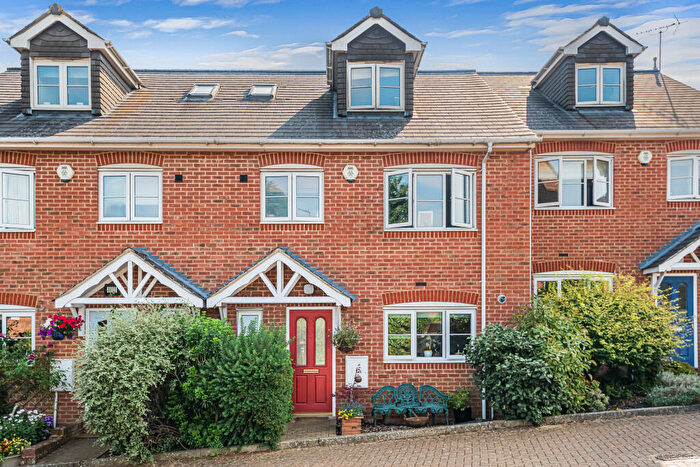 4 Bedroom Town House For Sale In Kiln Close, Potten End, Berkhamsted, HP4