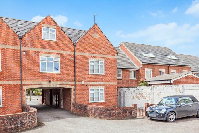 2 Bedroom Flat To Rent In Crescent Road, Cowley, Oxford, OX4