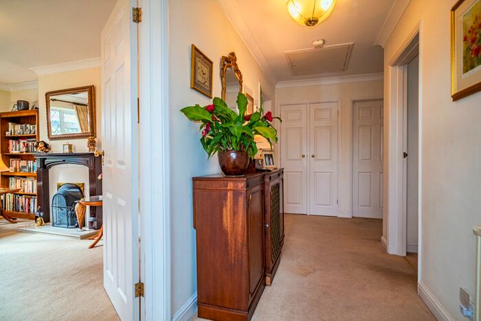 2 Bedroom Bungalow For Sale In Wallingford Road, Goring On Thames, RG8