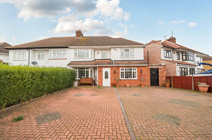 5 Bedroom Semi Detached House For Sale In Cranbourne Close, Slough, Berkshire, SL1