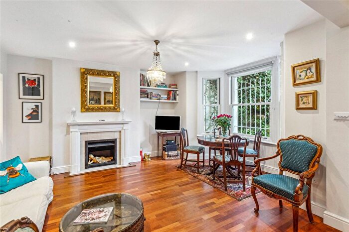 2 Bedroom Flat To Rent In Campden Grove, London, W8