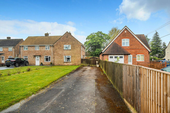 3 Bedroom Semi-Detached House For Sale In Hughes Crescent, Longcot, Faringdon, SN7
