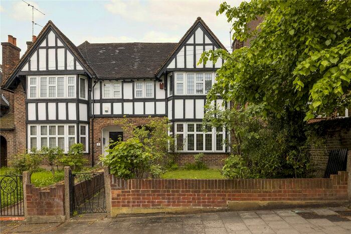 4 Bedroom Semi-Detached House To Rent In Woodfield Avenue, London, SW16