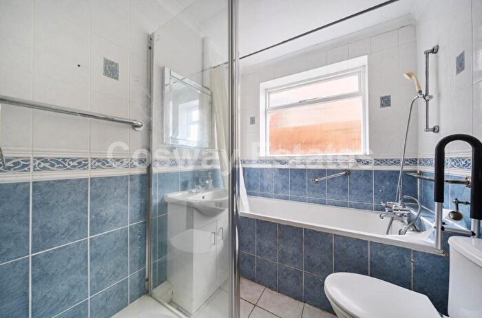 2 Bedroom Detached House For Sale In Abercorn Close, Mill Hill, NW7