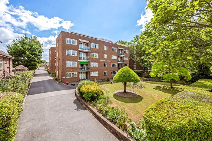 2 Bedroom Flat For Sale In Grand Avenue, Worthing, BN11