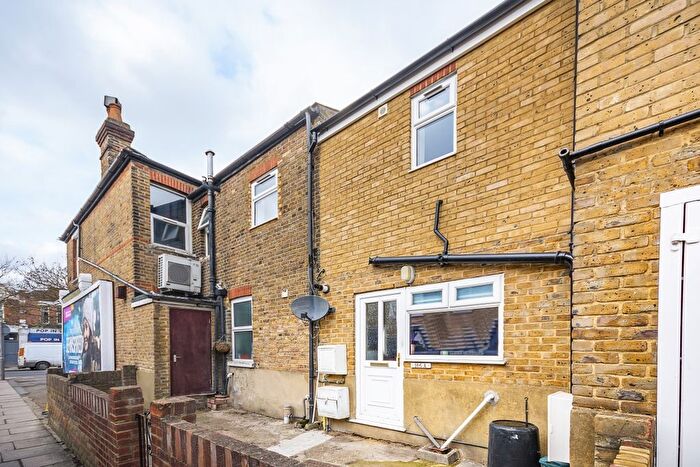 3 Bedroom Maisonette To Rent In Stanley Road, Teddington, TW11