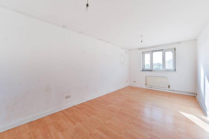 2 Bedroom Flat For Sale In Leeway, Deptford, London, SE8