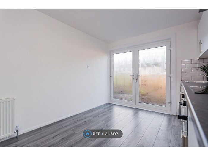 2 Bedroom End Of Terrace House To Rent In Park Green, Erskine, PA8