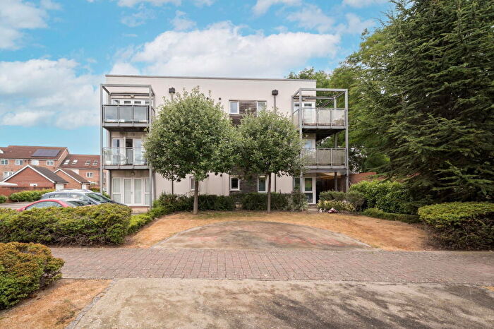 2 Bedroom Flat For Sale In Wylie Gardens, Basingstoke, RG24