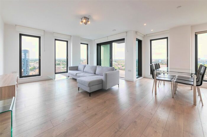3 Bedroom Flat To Rent In Legacy Tower, Great Eastern Road, Stratford, London, E15