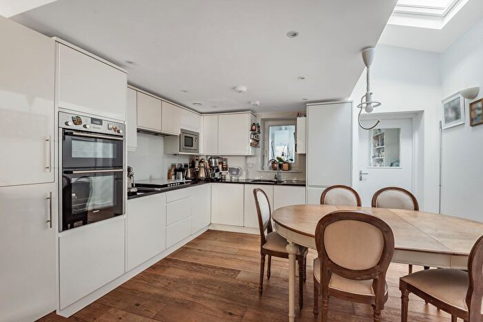 2 Bedroom Terraced House For Sale In Commerell Street, Greenwich, SE10