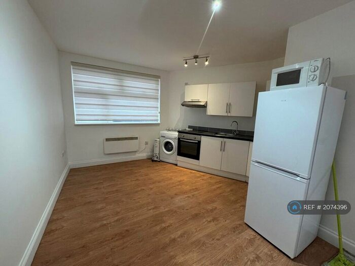 Studio To Rent In Myron Place, London, SE13
