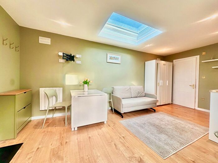 1 Bedroom Studio To Rent In Tamworth Lane, CR4