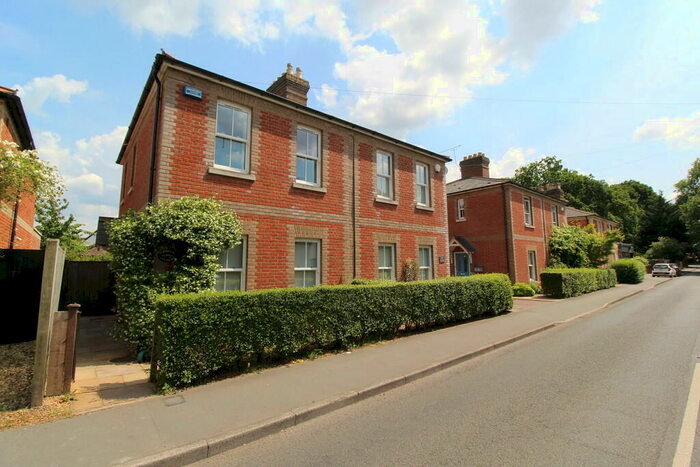 2 Bedroom Cottage To Rent In Coldharbour Road, Pyrford, GU22