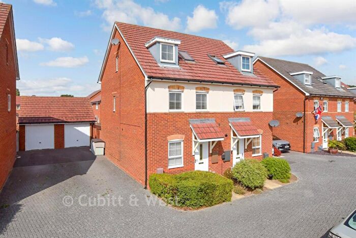 4 Bedroom Town House For Sale In Daffodil Way, Havant, Hampshire, PO9