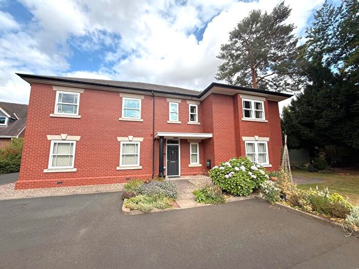 2 Bedroom Flat For Sale In Barnetts Close, Kidderminster, DY10