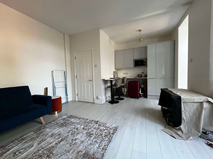 3 Bedroom End Of Terrace House For Sale In Richmond Road, Thornton Heath, CR7