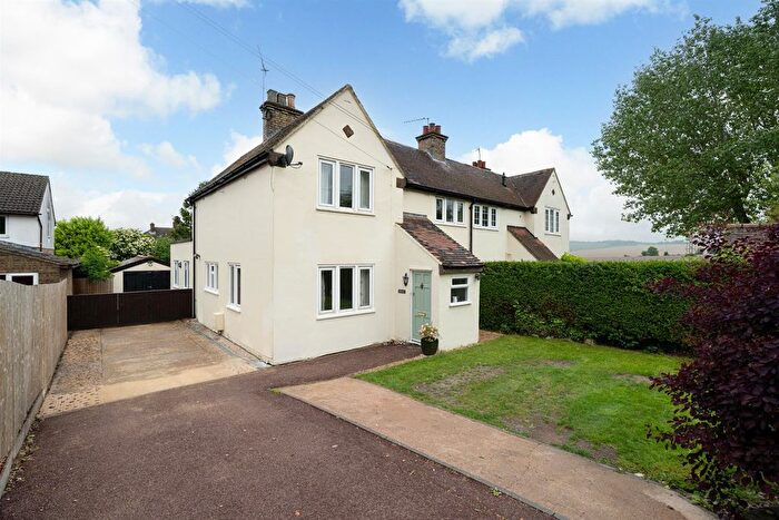 3 Bedroom Semi-Detached House For Sale In Church End, Edlesborough, LU6