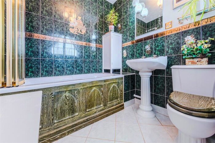 4 Bedroom Detached House For Sale In Thames Avenue, Greendown, Swindon, SN25