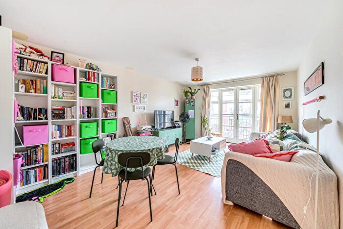 2 Bedroom Flat For Sale In Victory Place London, E14