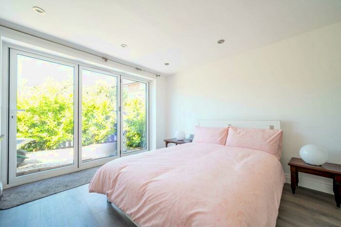 2 Bedroom Flat To Rent In Malden Road, New Malden, KT3