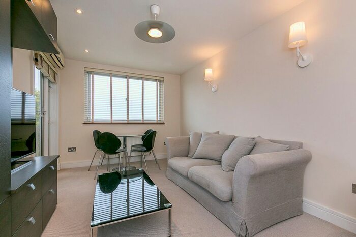 2 Bedroom Flat To Rent In Notting Hill Gate, Gate Hill Court, W11