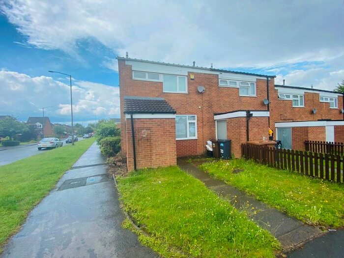 3 Bedroom Property To Rent In Yorkminster Drive, Chelmsley Wood