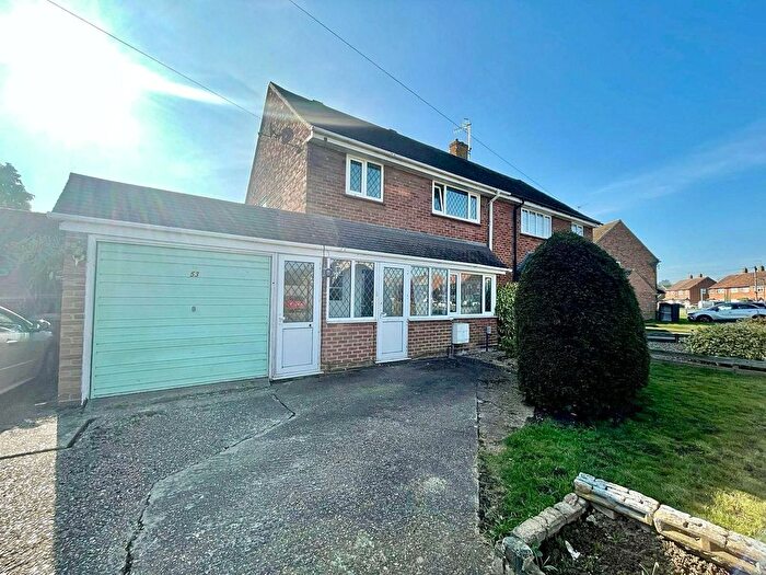 4 Bedroom Semi-Detached House To Rent In Cedar Way, Guildford, Surrey, GU1