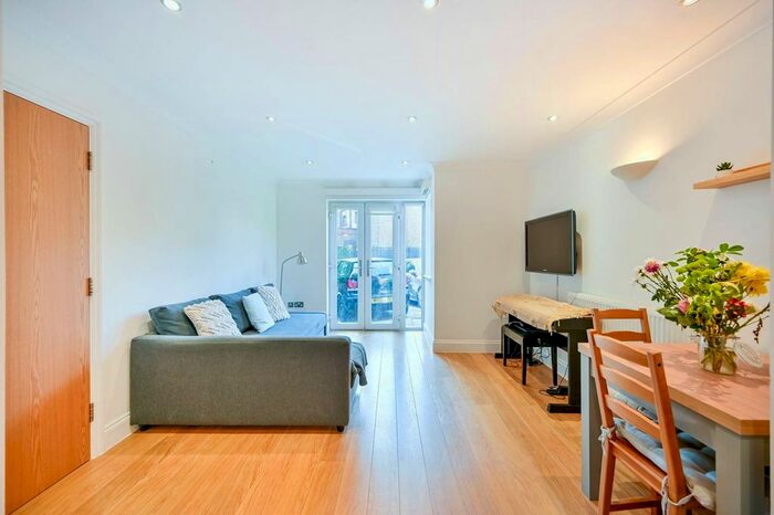 1 Bedroom Flat For Sale In Palace Road, Tulse Hill, London, SW2