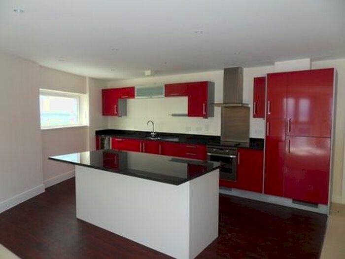 3 Bedroom Property To Rent In Meridian Tower, Trawler Road, Swansea. SA1