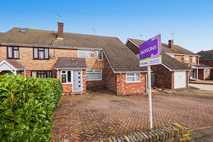 4 Bedroom Semi Detached House For Sale In Sunningdale Drive, Rainham, ME8