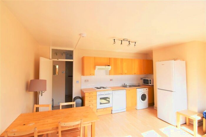 4 Bedroom Maisonette To Rent In Hersham Close, London, SW15