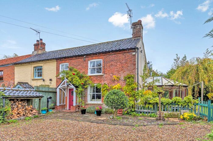 4 Bedroom Semi-Detached House For Sale In Quintessential Cottage In Hindolveston, NR20
