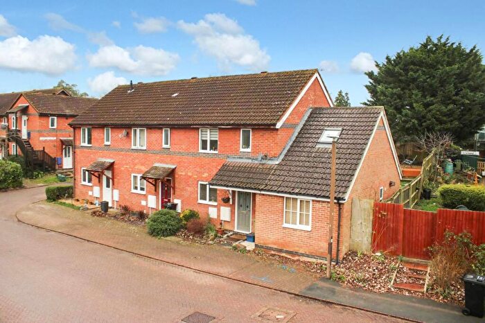 4 Bedroom Semi-Detached House For Sale In Hainault Avenue, Giffard Park, Milton Keynes, MK14