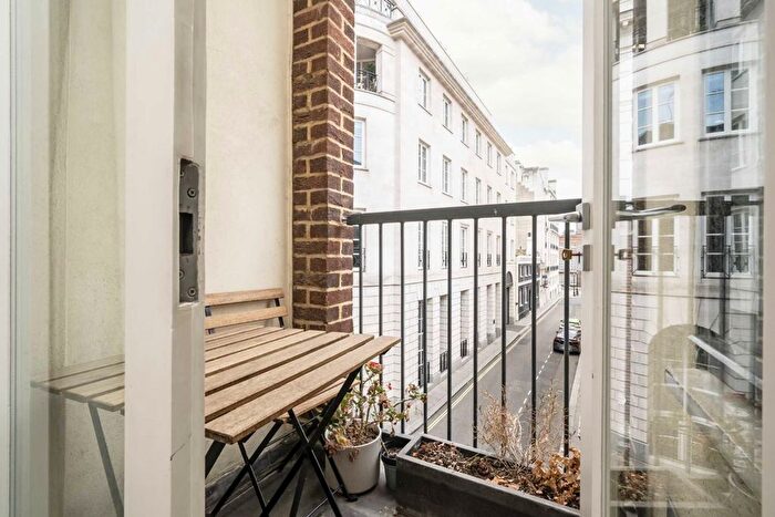2 Bedroom Flat To Rent In Catherine Wheel Yard, London, SW1A
