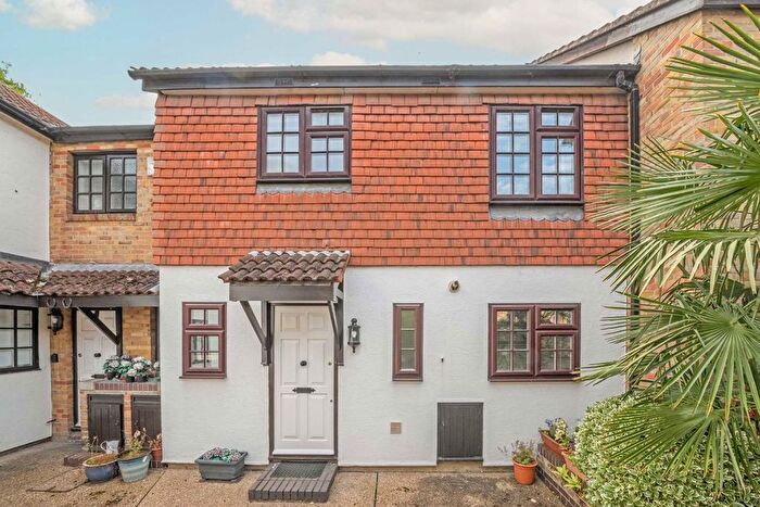 3 Bedroom Terraced House To Rent In The Farthings, Kingston Upon Thames, KT2