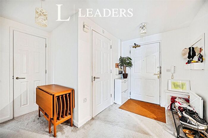 1 Bedroom Flat For Sale In Medway Wharf Road, Tonbridge, Kent, TN9