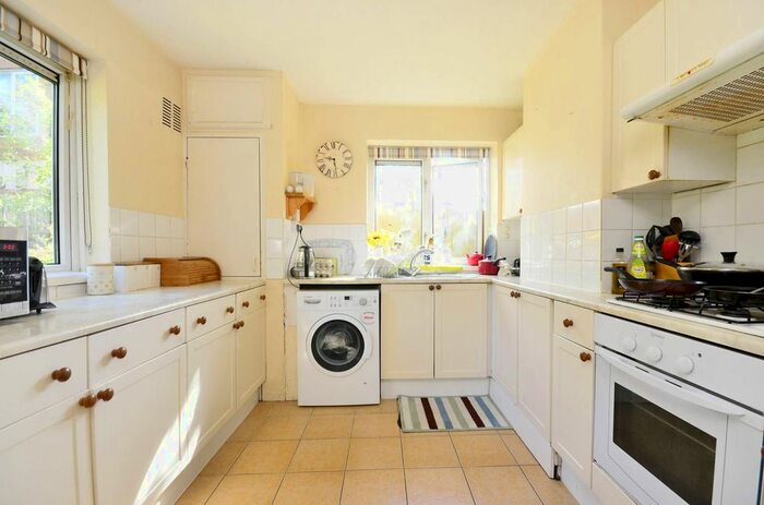 4 Bedroom Flat To Rent In Swanton Gardens, Southfields, London, SW19