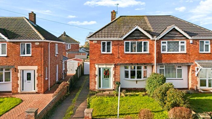 3 Bedroom Semi-Detached House For Sale In Danesfield Avenue, Waltham, DN37