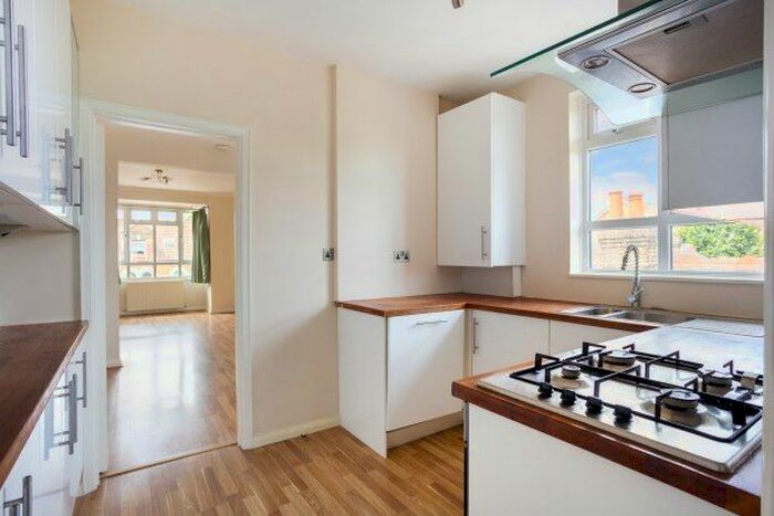 2 Bedroom Flat To Rent In Sheen Park, Richmond, TW9