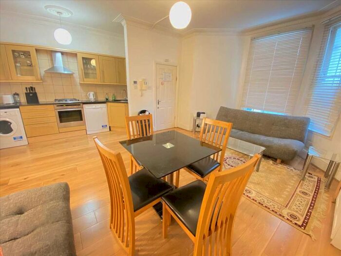 2 Bedroom Flat To Rent In Longridge Road, London, Earls Court, SW5