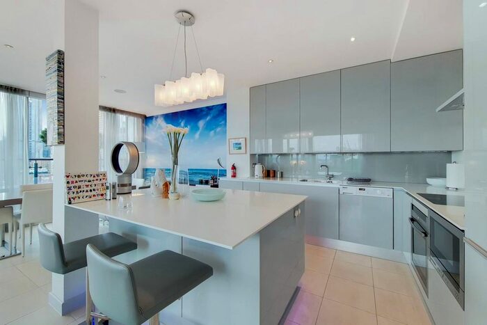 3 Bedroom Flat To Rent In Boardwalk Place, Canary Wharf, London, E14