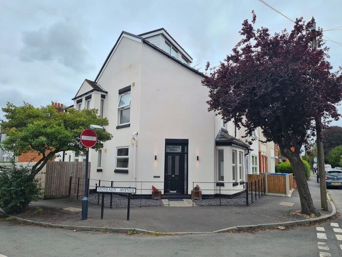 3 Bedroom Semi-Detached House To Rent In Dunsmore Avenue, Hillmorton, Rugby, CV22