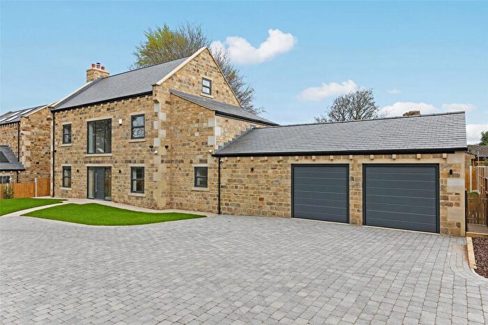 5 Bedroom Detached House For Sale In West Lane, Gomersal, Cleckheaton, West Yorkshire, BD19