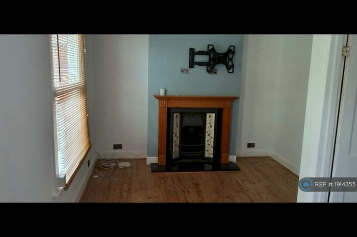 2 Bedroom Maisonette To Rent In South Norwood, London, SE25