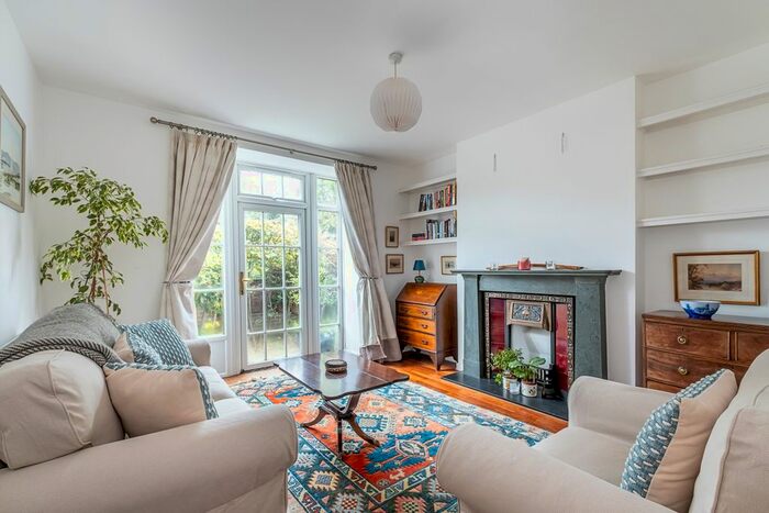 3 Bedroom Flat To Rent In Ebury Bridge Road, London, SW1W